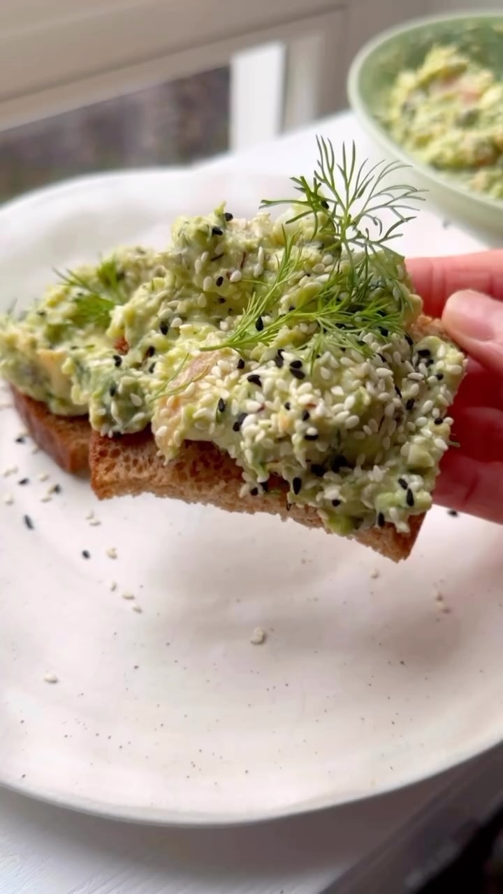 Avocado Toast with Sesame Seeds and Dill